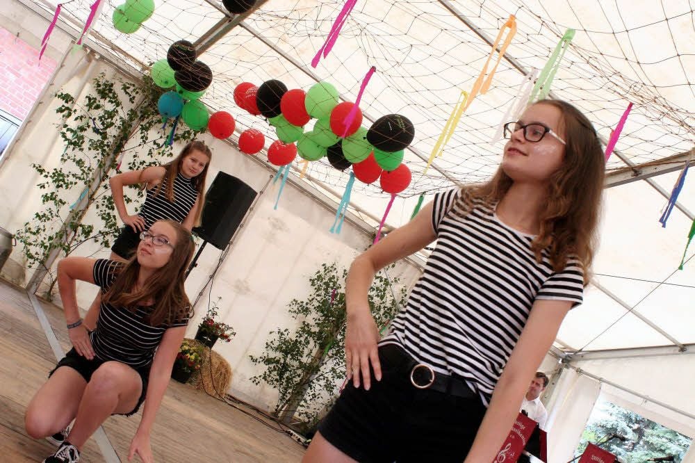 Die jugendlichen Tänzerinnen ließen mit ihrer selbst erarbeiteten Choreografie zu dem Song „Blinded“ wahrlich nichts anbrennen.