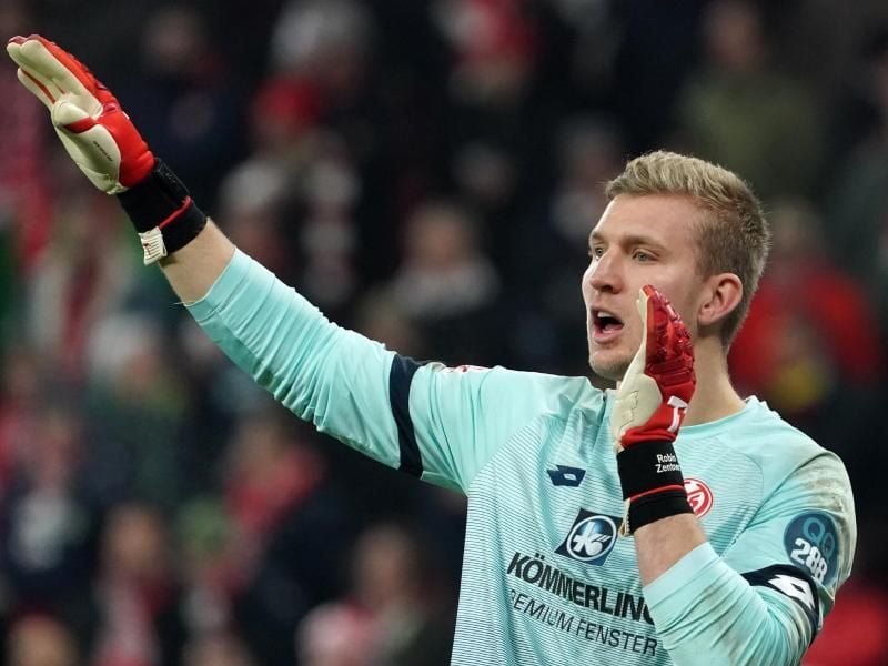 Hat seinen Vertrag beim FSV Mainz 05 verlängert: Torwart Robin Zentner. Foto: Thomas Frey/dpa