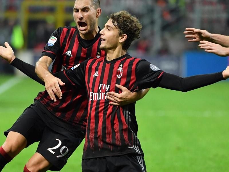 Mailands Manuel Locatelli (M) war der gefeierte Matchwinner gegen Juventus Turin. Foto: Daniel Dal Zennaro
