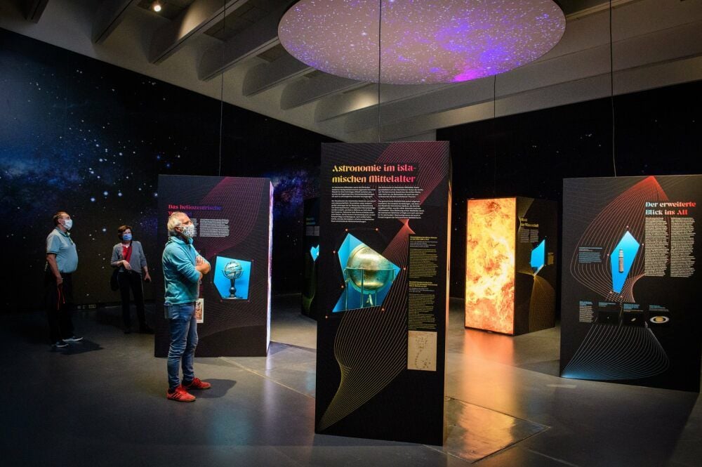 „Sternensucher“: Die neue Sonderausstellung in der „Arche Nebra“ stellt in kompakter Form Meilensteine der Astronomie vor. Die Leihgaben stammen aus Museen und mehreren Universitäten.