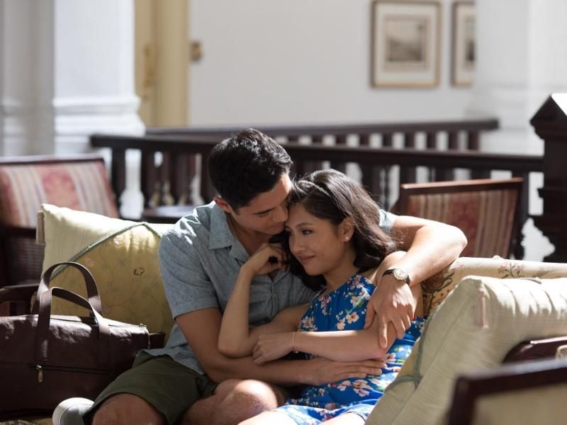 Henry Golding als Nich Young und Constance Wu als Rachel Chu in einer Szene des Films „Crazy Rich Asians”. Foto: Sanja Bucko/Warner Bros.