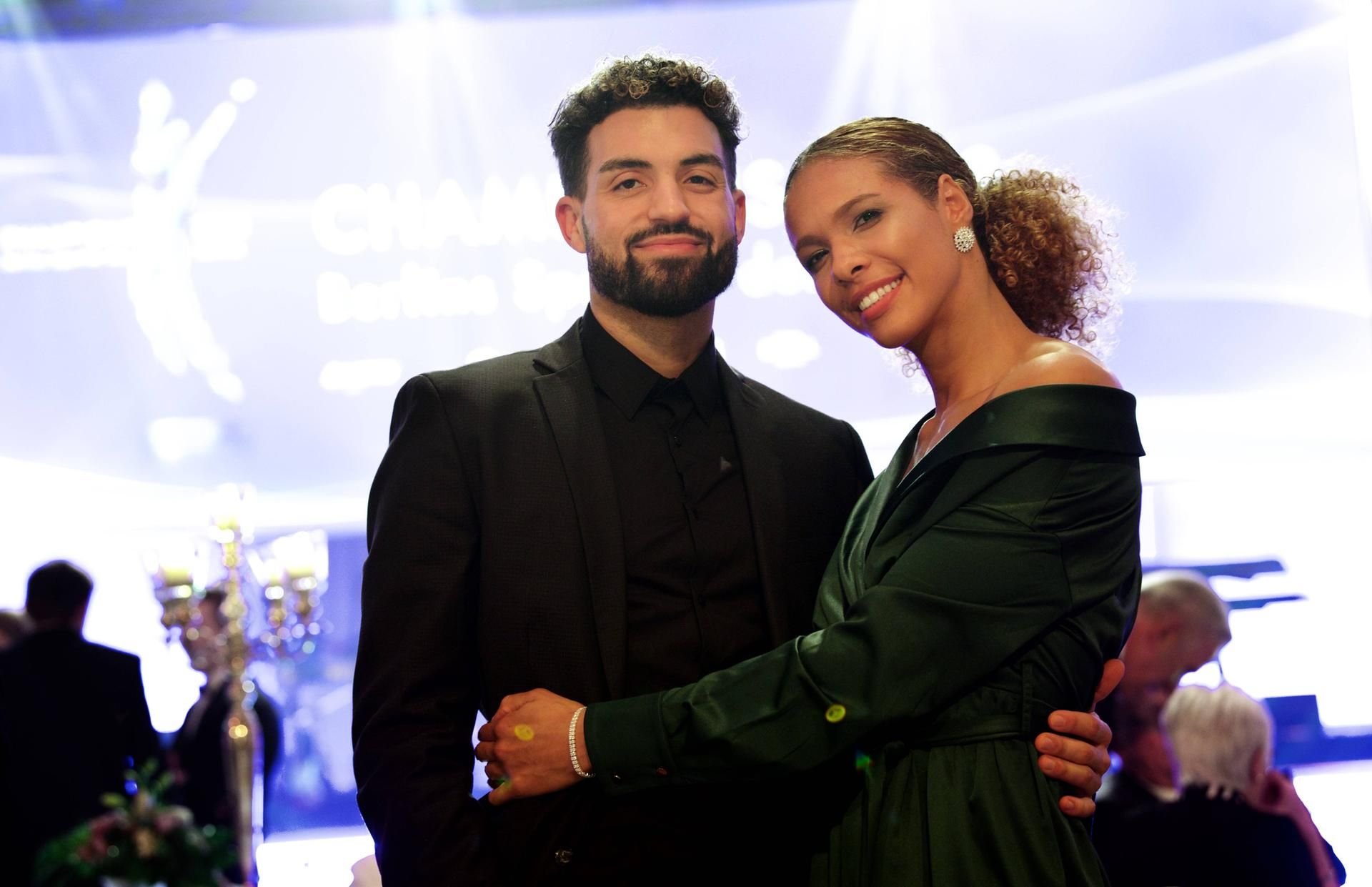 Das Sportlerpaar Joshiko Saibou und Alexandra Wester 2018 bei einer Preisverleihung in Berlin.