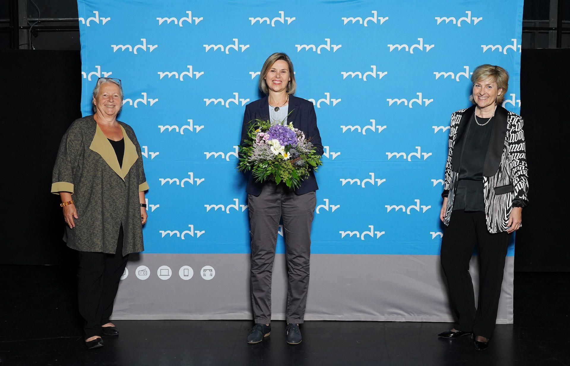 Die Rundfunkratsvorsitzende Prof. Dr. Gabriele Schade (v.l.n.r.), die neue Direktorin des Landesfunkhauses Sachsen-Anhalt, Ines Hoge-Lorenz, und MDR-Intendantin Prof. Dr. Karola Wille.