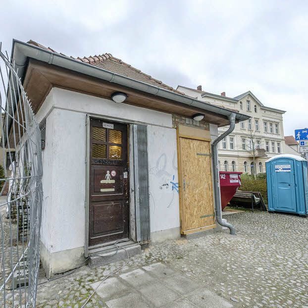 Noch einiges zu tun ist am sehr historischen WC-Häuschen Pfaffengasse. Allerdings soll auch diese Anlage Ende des Monats fertig gestellt sein. Insgesamt richtet die Stadt vier Anlagen her.