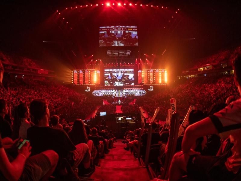 Wegen Corona bleibt die Lanxess Arena in diesem Jahr zur ESL One Cologne leer. Foto: Marius Becker/dpa