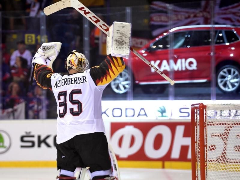 Deutschlands Torhüter Mathias Niederberger freut sich über den Auftaktsieg bei der WM. Foto: Monika Skolimowska