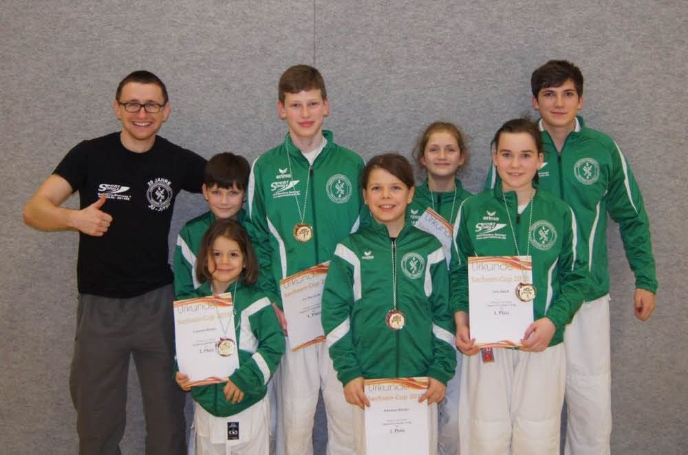 Trainer Christoph Pleyer (v.l.) mit Richard Möttig, Leonard Böttger, Tyl Mayfarth, Johannes Böttger, Hannah Möttig, Jule Jakob und Max Herbig.