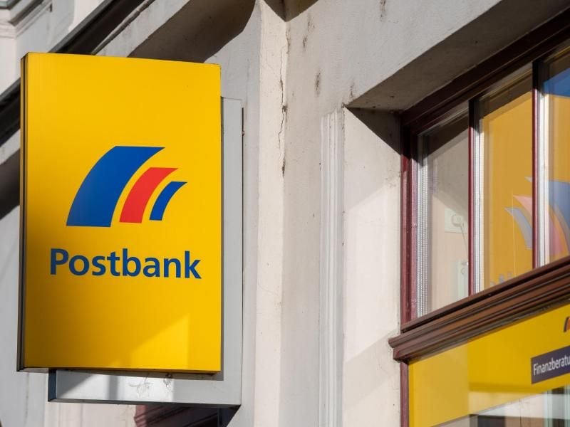 Nach Vorstellungen der Postbank soll die erste Gehaltsstufe nach fünf Nullmonaten zum 1. Januar 2020 greifen, eine zweite Stufe ab 2021. Foto: Monika Skolimowska/dpa-Zentralbild/dpa