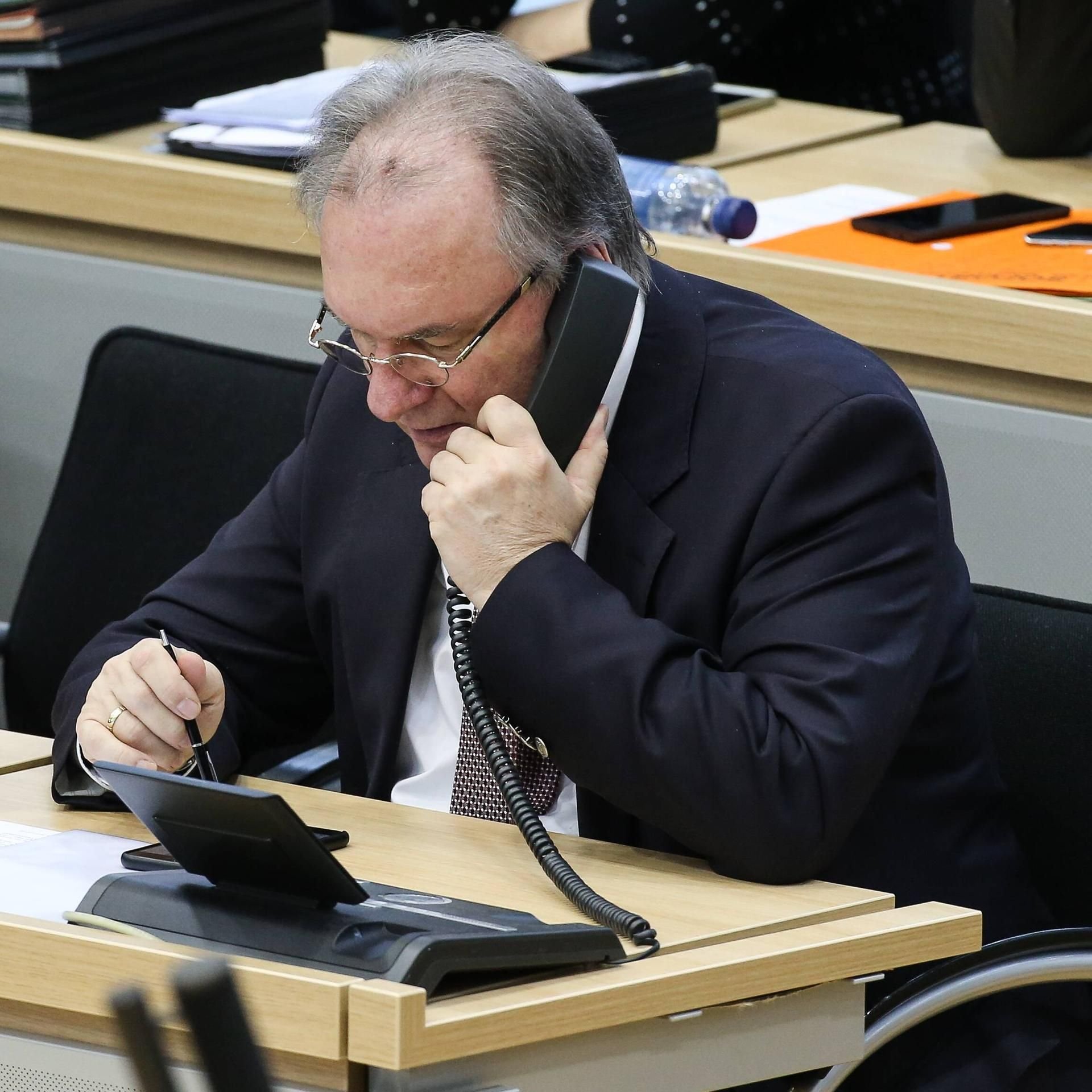 Ministerpraesident Reiner Haseloff (CDU,Sachsen Anhalt) beantwortet Fragen der Bürger zur Corona-Krise.