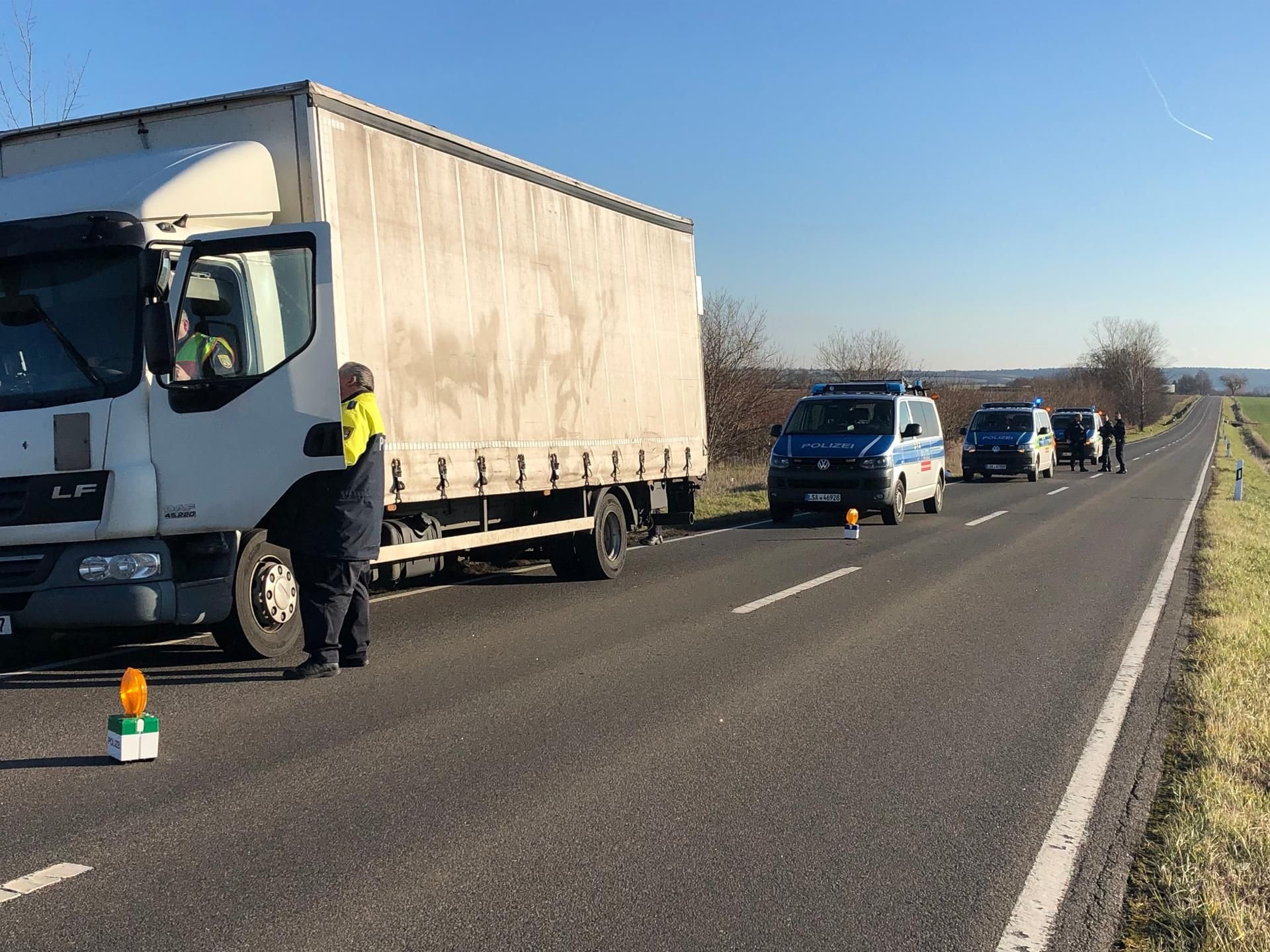Bei einem Unfall auf der L219 zwischen Lodersleben und Allstedt ist ein Radfahrer gestorben.