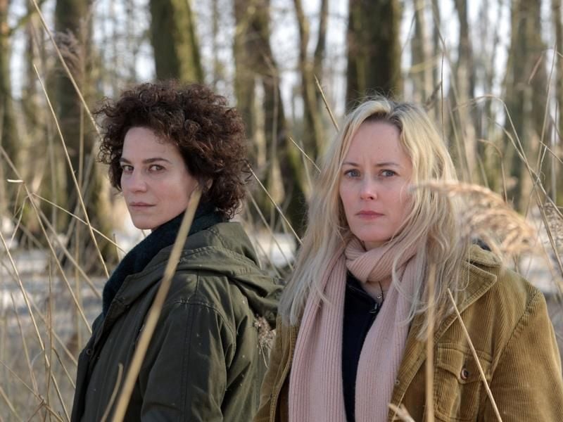 Im TEufelsmoor: Anna (Bibiana Beglau) und Inga (Silke Bodenbender). Foto: NDR