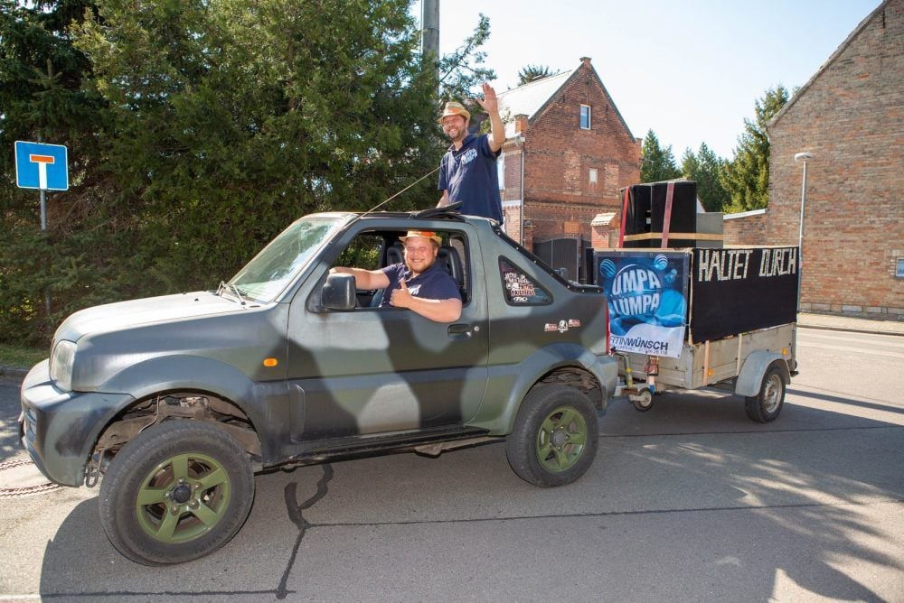 Martin Wünsch steuerte den Geländewagen, sein Bruder Markus die Musik.