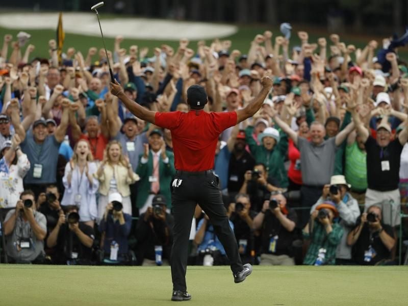 Geschafft: Tiger Woods feiert in Augusta seinen fünften Sieg beim Masters. Foto: Matt Slocum/AP