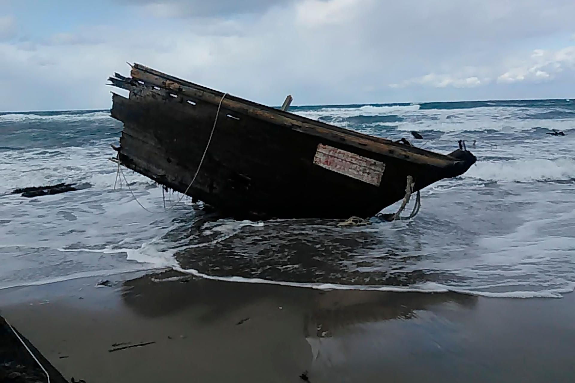 Das Fischerboot stammt offenbar aus Nordkorea.