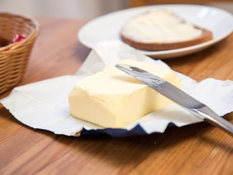 Ohne Butter fehlt etwas auf dem Brot: Auch billige Produkte schnitten bei einem Test der Stiftung Warentest gut ab. Foto: Christin Klose