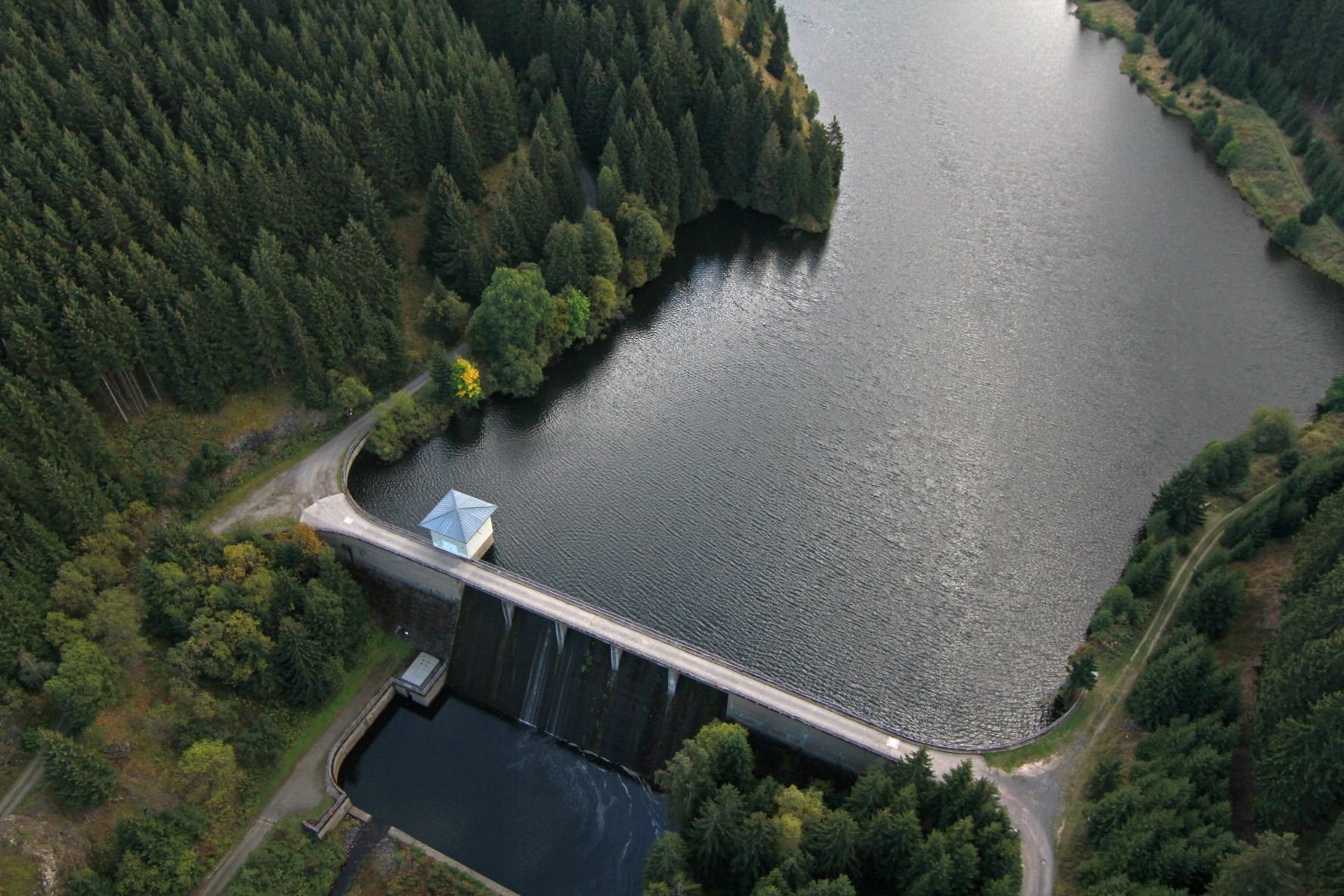 Blick auf die Talsperre bei Wendefurth im Landkreis Harz