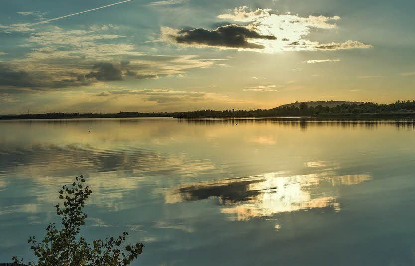 Seit Juni 2014 ist das Angeln im Geiseltalsee erlaubt, wenn Petrijünger dafür den Berechtigungsschein haben, den der Kreisanglerverein vergibt.