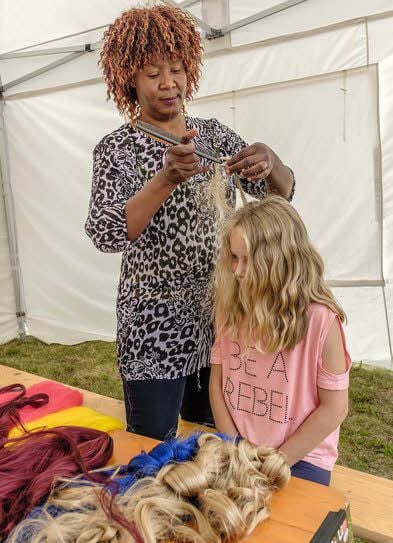 Traumhaar für Rosalie - Alizeta Zoungrana macht’s möglich.