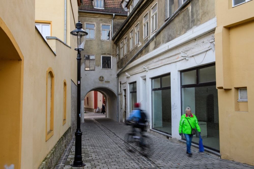 Der momentan städtische Teil der Hirschpassage (rechts) sollte eigentlich an Falko Hoffmann verkauft werden.