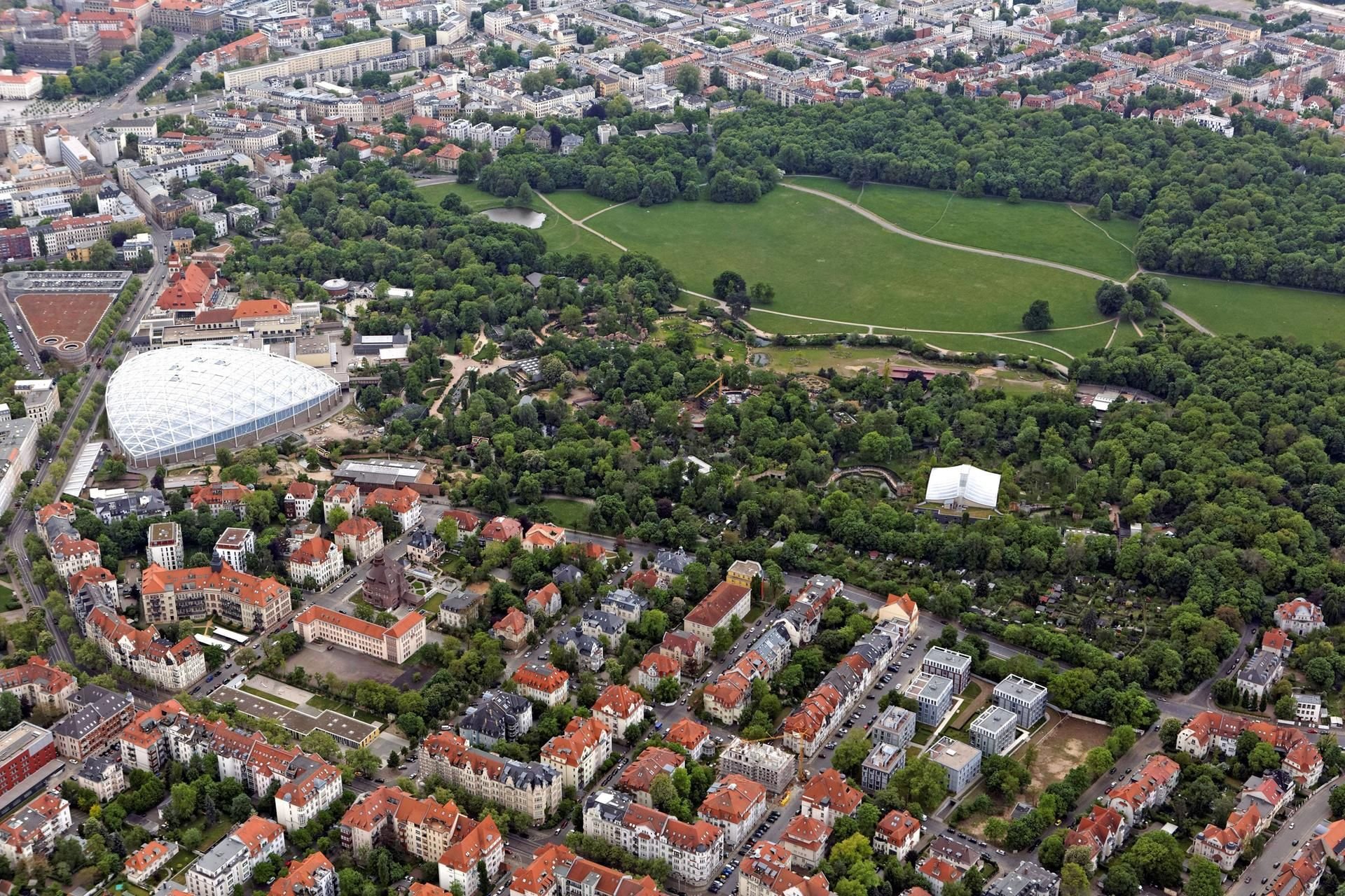 Blick auf die Leipziger Innenstadt mit dem Rosental und dem Leizpiger Zoo.