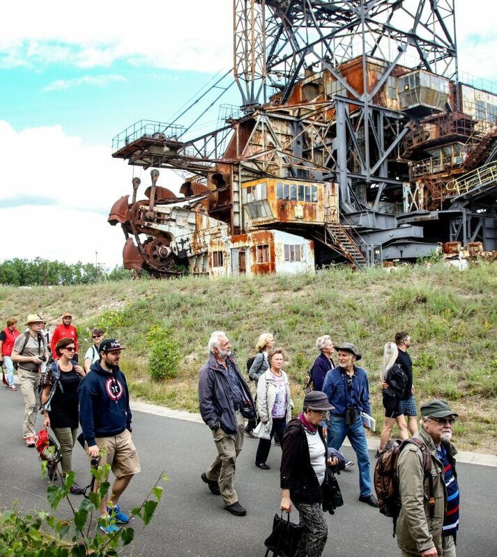Der Natur auf der Spur - vorbei an den Baggern von Ferropolis