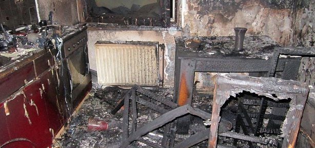 Das Feuer richtete in den Wohnungen erheblichen Schaden an.