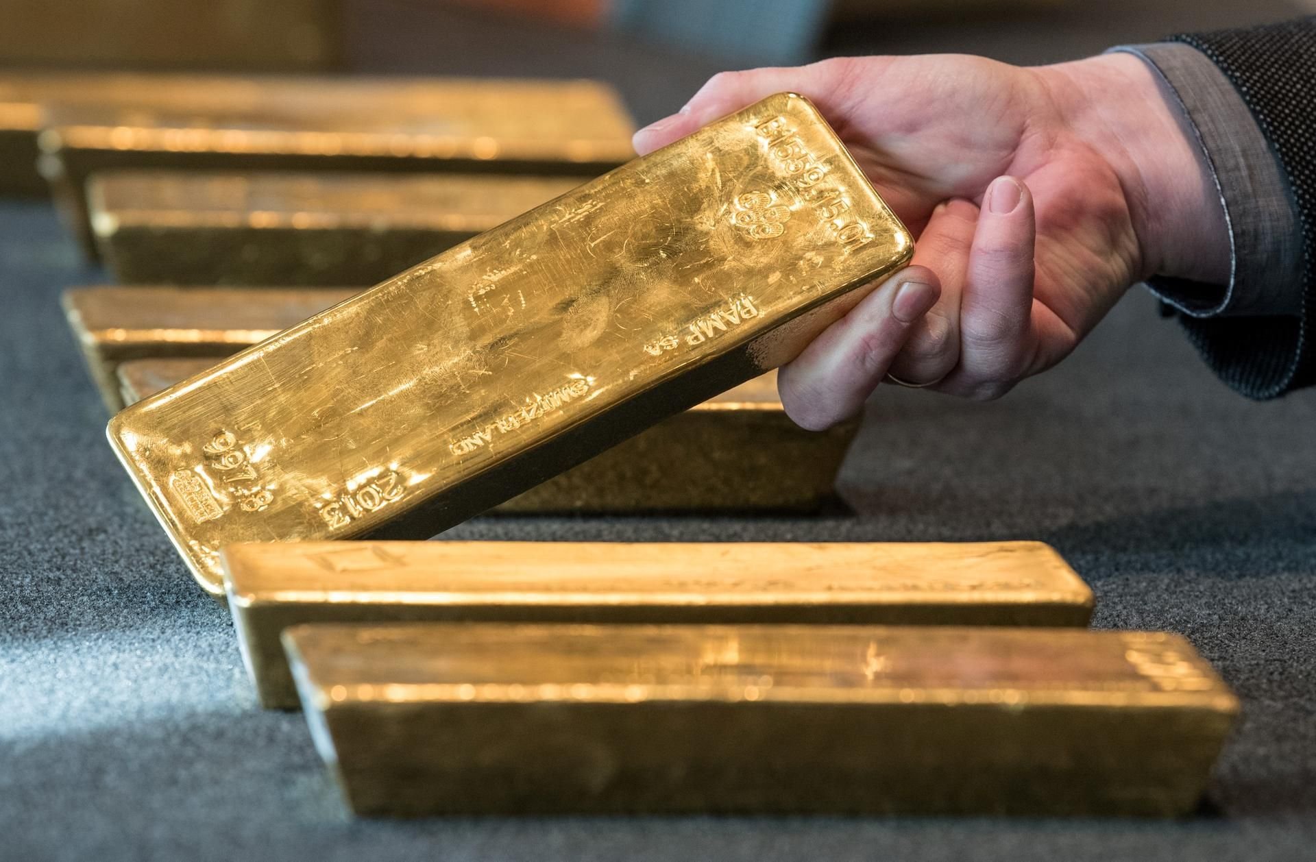 Goldbarren im Wert von insgesamt mehreren Millionen Euro werden am bei der Bundesbank in Frankfurt am Main (Hessen) gezeigt.