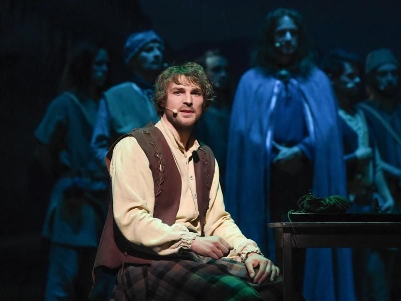 Fotoprobe einer Szene des Musicals „Der Medicus” im Schlosstheater in Fulda. Foto: Uwe Zucchi/Archiv