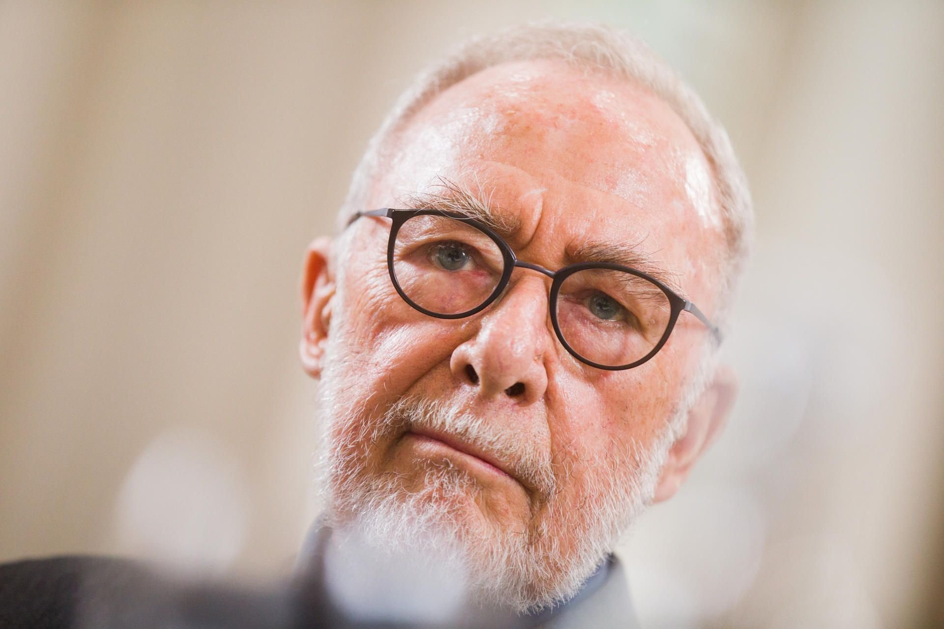 Der Künstler Gerhard Richter beantwortet Fragen in der Dominikanerkirche.