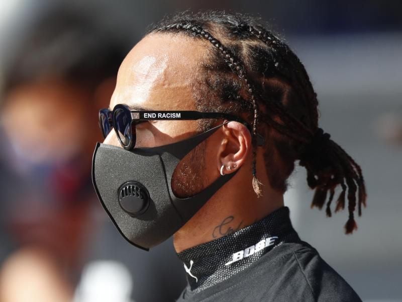 Lewis Hamilton will auf dem Nürburgring seinen 91. Sieg in der Formel 1 perfekt machen. Foto: Pavel Golovkin/Pool AP/dpa