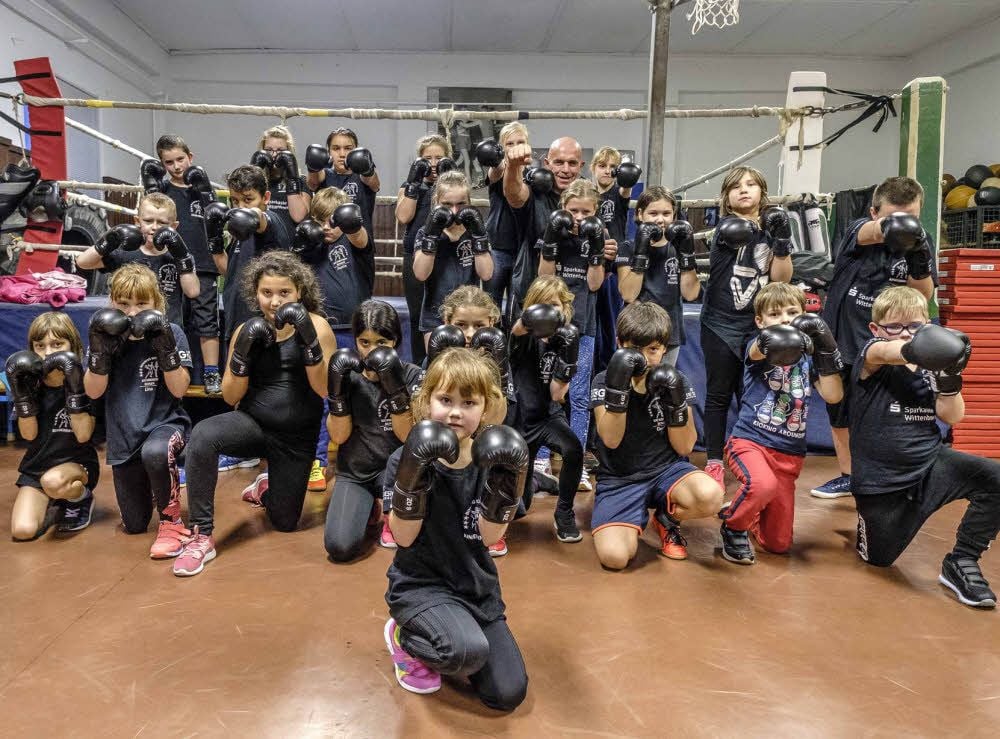 Die Kindergruppe des Boxrings Wittenberg, erstaunlich viele Mädchen widmen sich mit Leidenschaft dem Kampfsport.