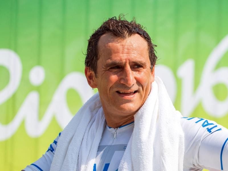 War im Sommer mit seinem Handbike verunglückt: Der frühere Formel-1-Pilot Alessandro Zanardi. Foto: Jens Büttner/dpa-Zentralbild/dpa