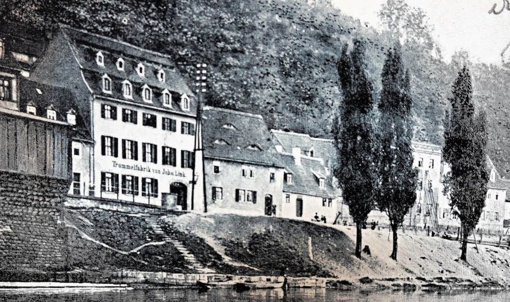 In der Leipziger Straße 107 in Weißenfels stand die erste Trommelfabrik.