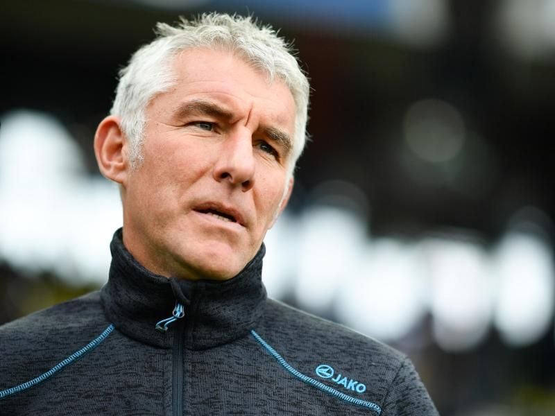 Mirko Slomka soll ein Trainerkandidat in Bochum sein. Foto: Uwe Anspach