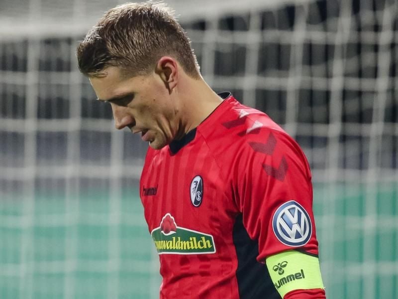 Die Freiburger um Stürmer Nils Petersen müssen nach dem Pokal-Aus nun nach München. Foto: Frank Molter