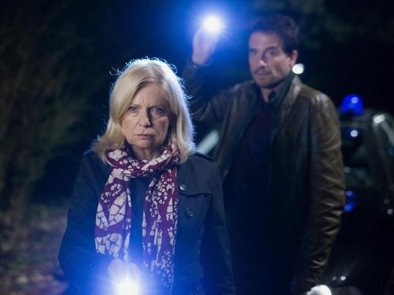 Die Hauptkommissare Inga Lürsen (Sabine Postel) und Stedefreund (Oliver Mommsen) im Tatort „Blut”. Foto: Christine Schröder/Radio Bremen