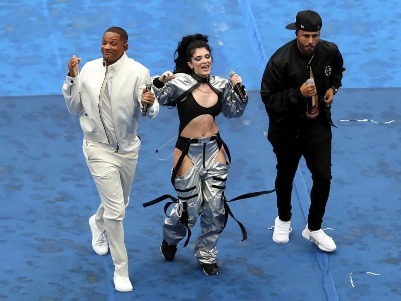 Superstar Will Smith trat mit Era Istrefi und Nicky Jam bei der Schlussfeier auf. Foto: Thanassis Stavrakis