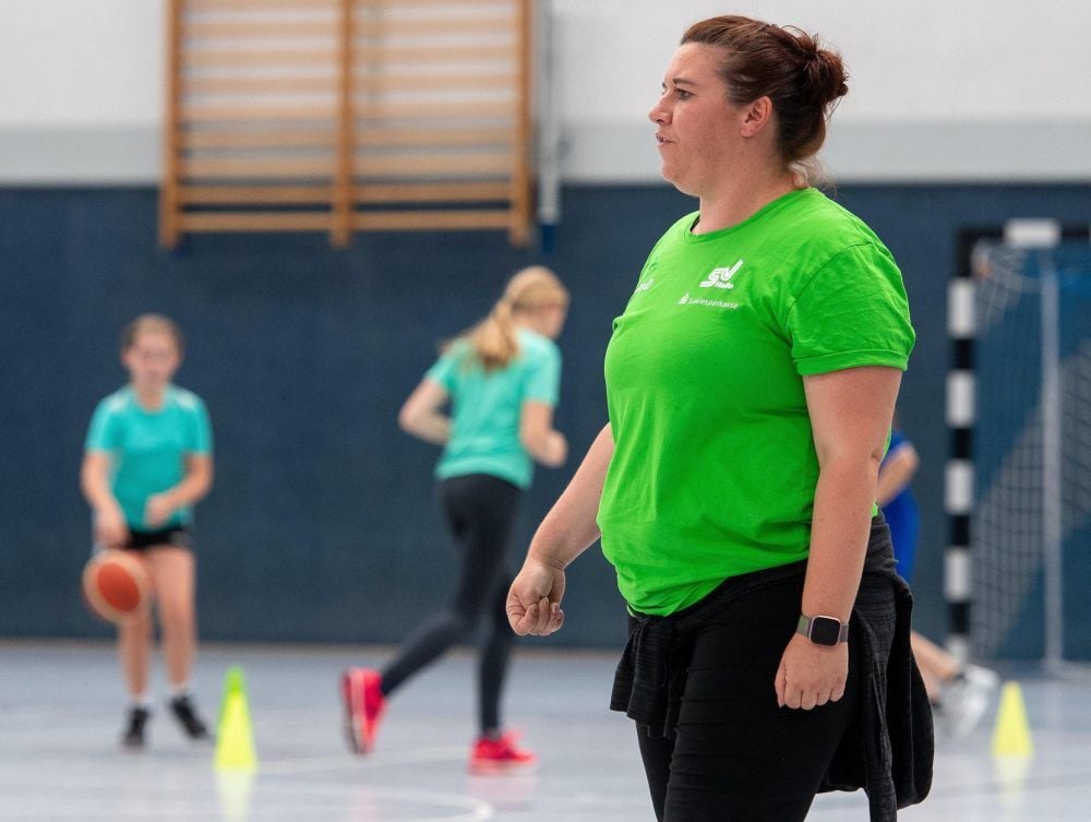 Sandra Rosanke ist seit 20 Jahren als Trainerin des halleschen Basketball-Nachwuchs aktiv.