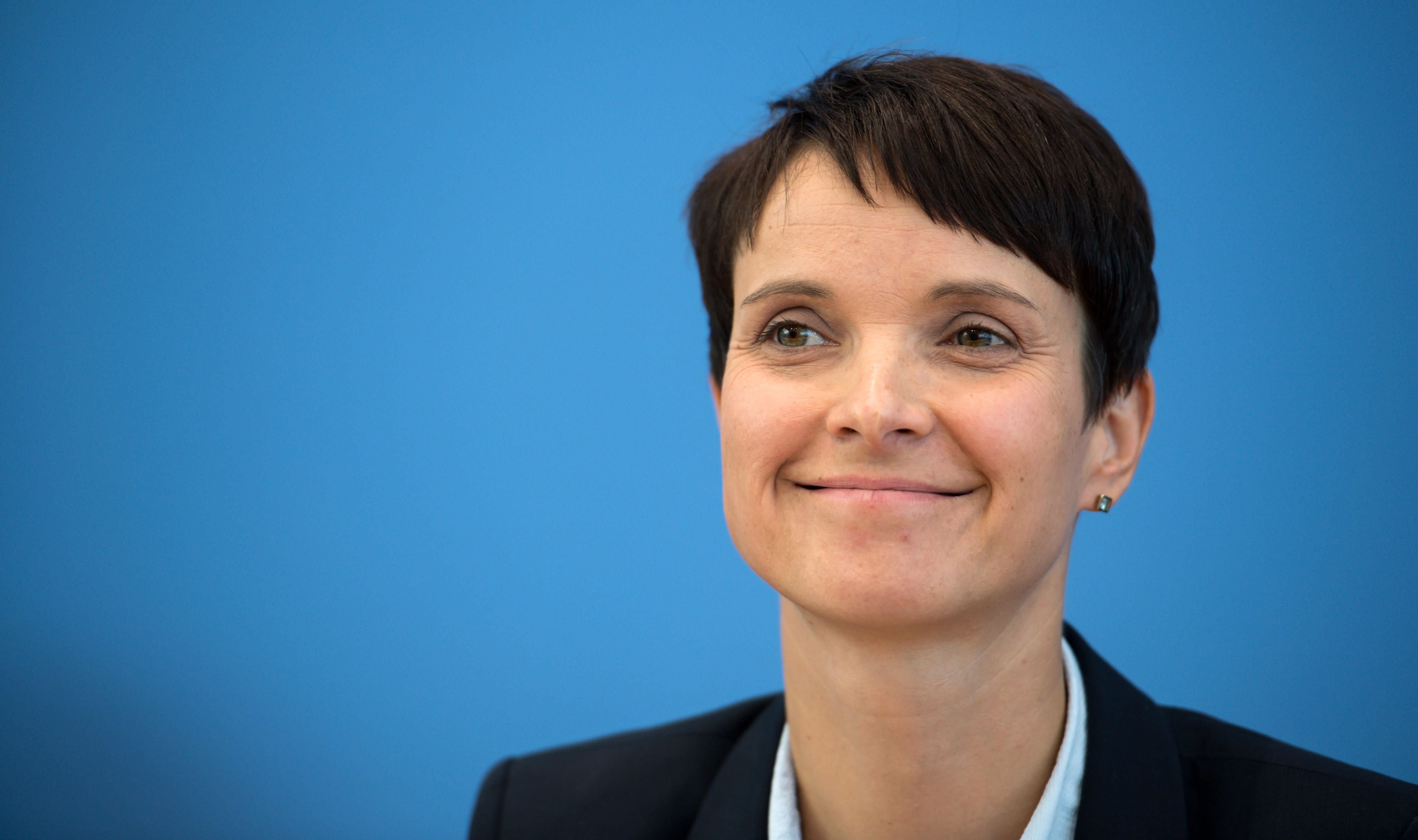 Frauke Petry, die AfD-Bundesvorsitzende scheut bislang den Kontakt zu Pegida-Gründer Lutz Bachmann.