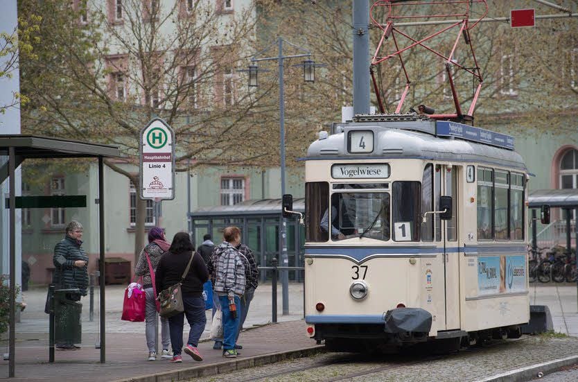 Endhaltestelle der Naumburger Straßenbahn am Hauptbahnhof.