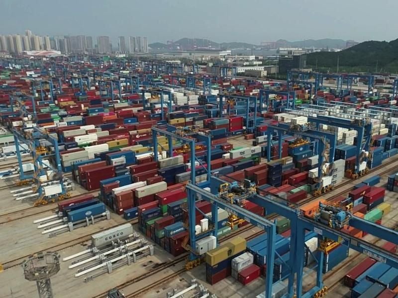 Containerterminal in Qingdao: Chinas Ausfuhren legten im Vorjahresvergleich stärker als erwartet um 9,5 Prozent zu. Foto: Zhangjingang/SIPA Asia via ZUMA Wire/dpa
