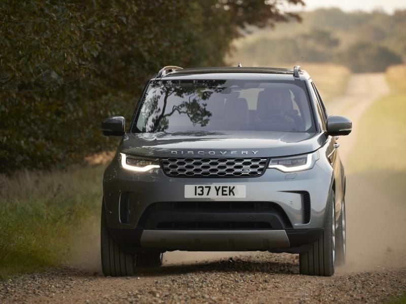 Brite unter Strom: Beim Discovery setzt Land Rover nun auf neue Motoren mit Mild-Hybrid-Technik. Damit bekommen die Benziner und Diesel elektrische Unterstützung. Foto: Richard Prescott/Jaguar Land Rover/dpa-tmn