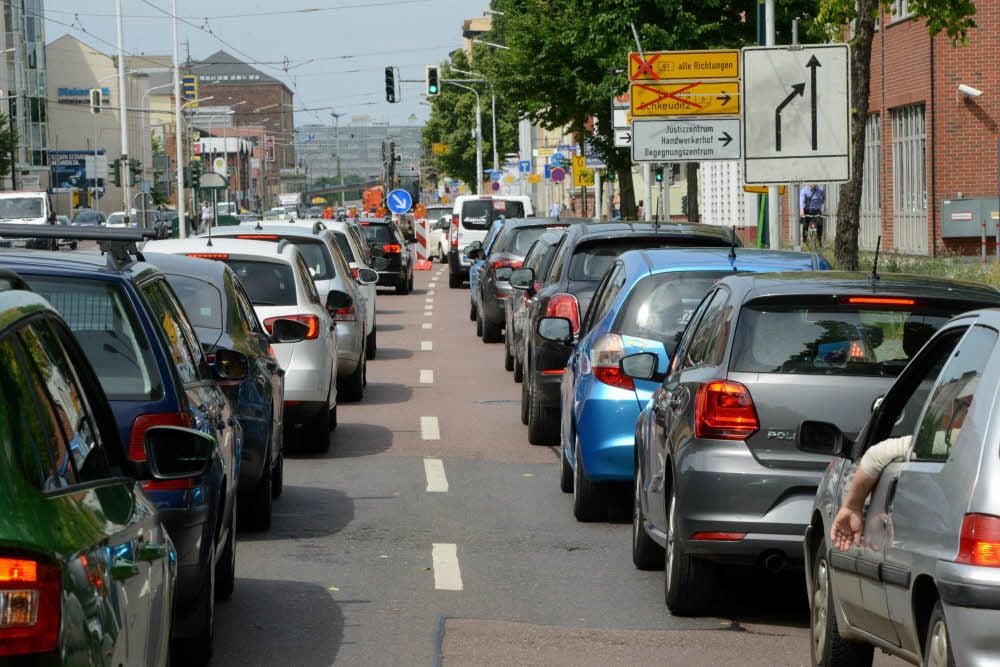 Die Merseburger Straße ist derzeit ein Nadelöhr.