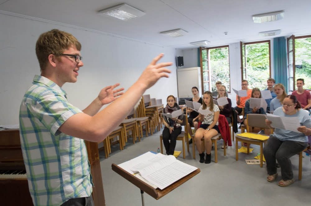 Probenarbeit: Andreas Conrad zählt zu den musikalischen Leitern der Jugendsingewoche.