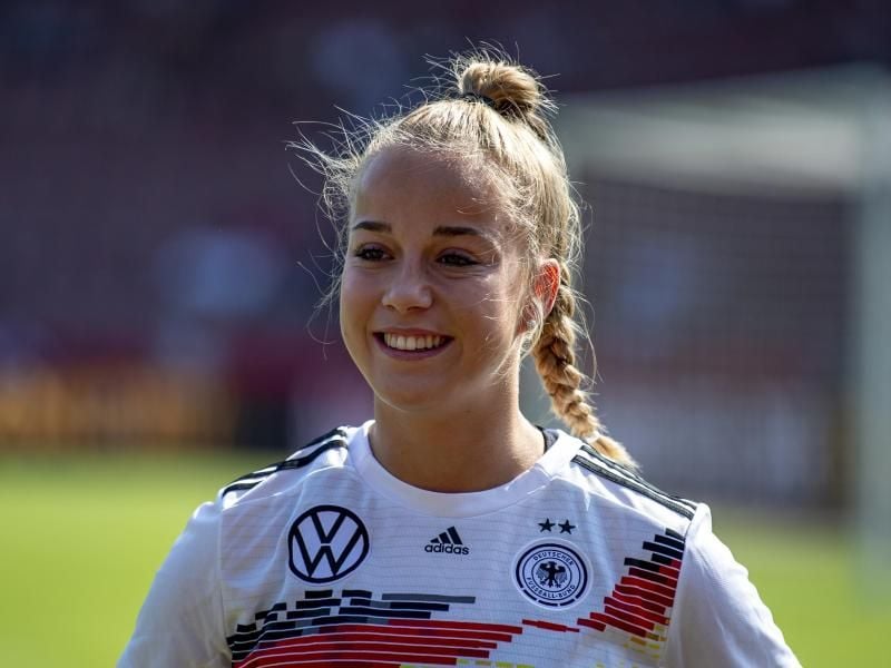 Giulia Gwinn steht im Kader der deutschen Fußball-Nationalmannschaft. Foto: David Inderlied/dpa