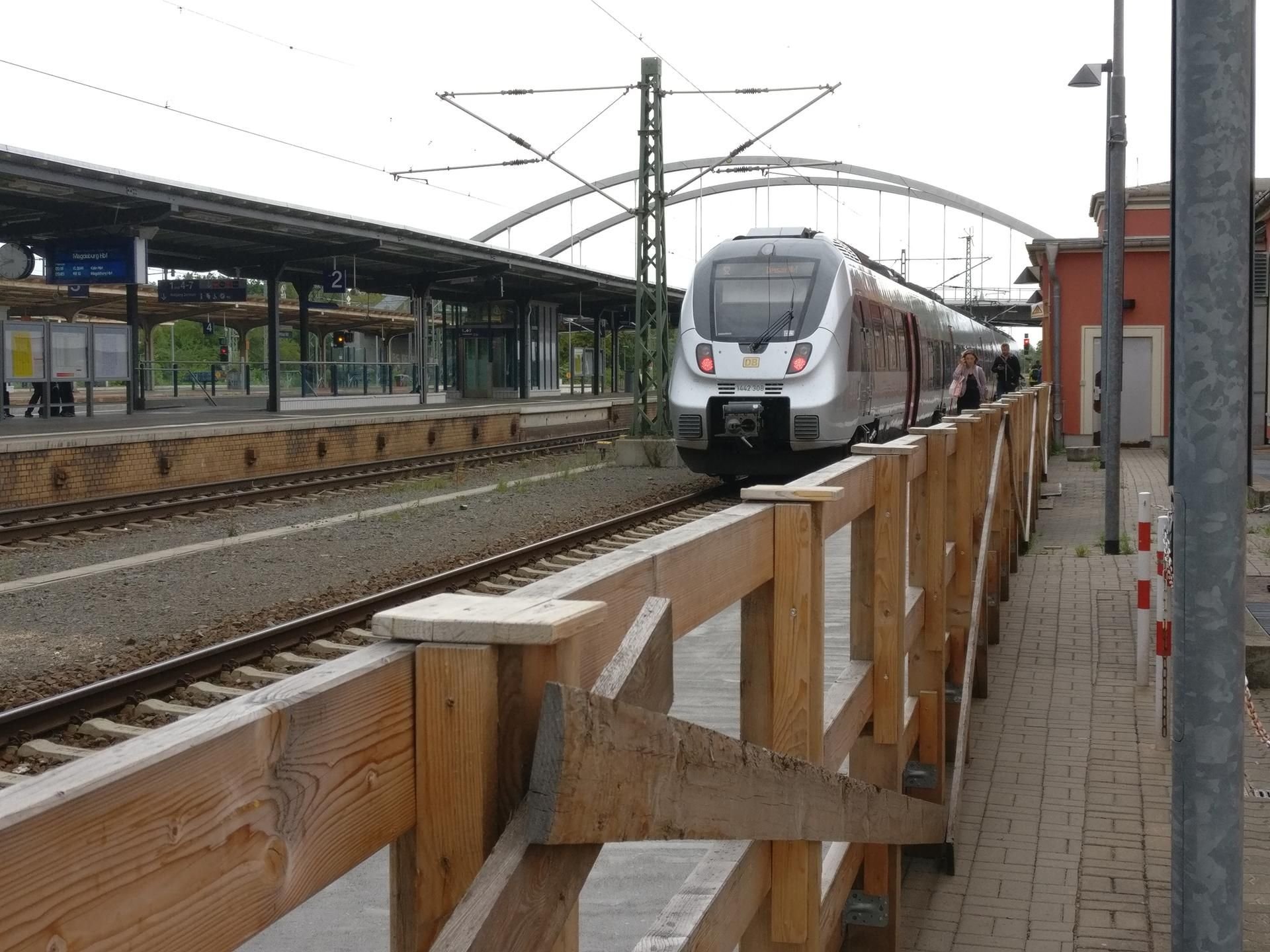 Der provisorische Holzbahnsteig soll nicht all zu schnell verschwinden.