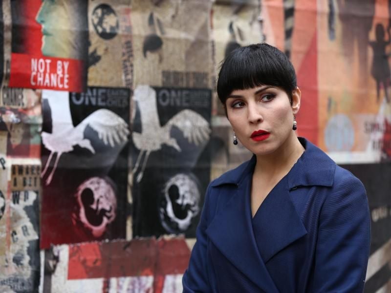 Noomi Rapace übernimmt gleich sieben Rollen in dem Popcornkino-Spektakel. Foto: Splendid Film GmbH