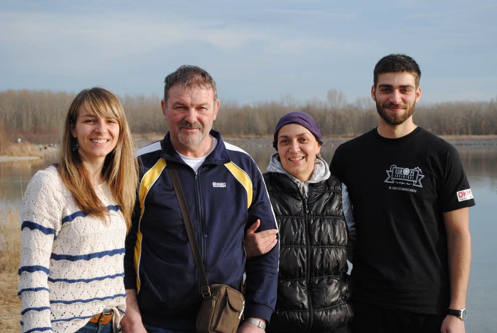 Ute Aue (3.v.l) mit ihrer Familie beim Ausflug an den Geiseltalsee.