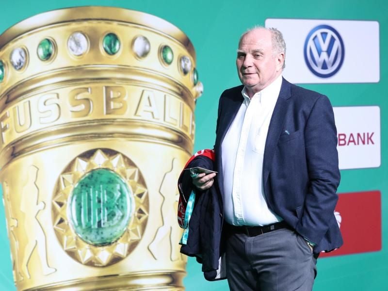Uli Hoeneß hatte Einkäufe des FC Bayern angekündigt. Foto: Christian Charisius
