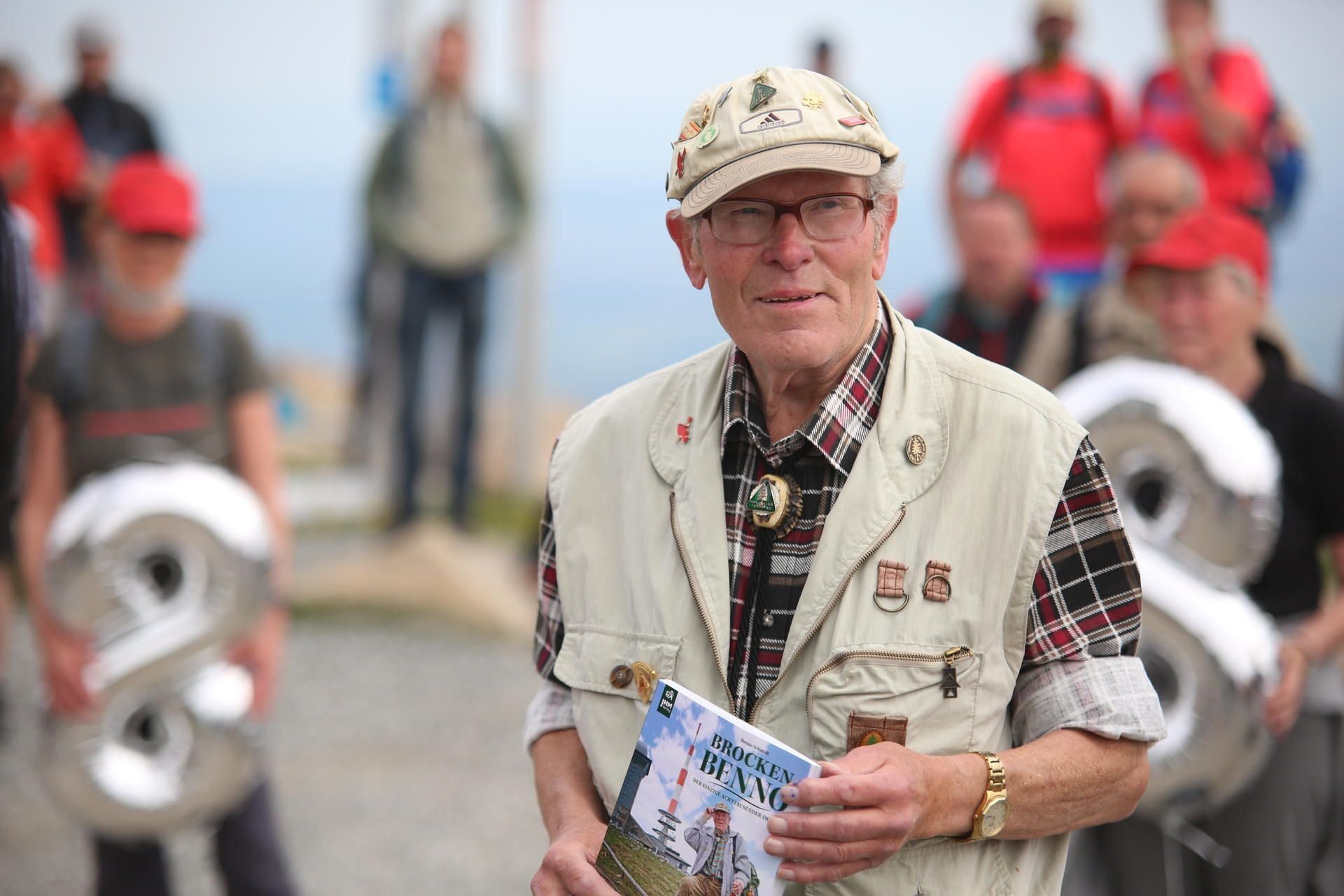 Rekordwanderer Benno Schmidt alias "Brocken Benno" feiert seinen 88. Geburtstag auf dem Brocken.